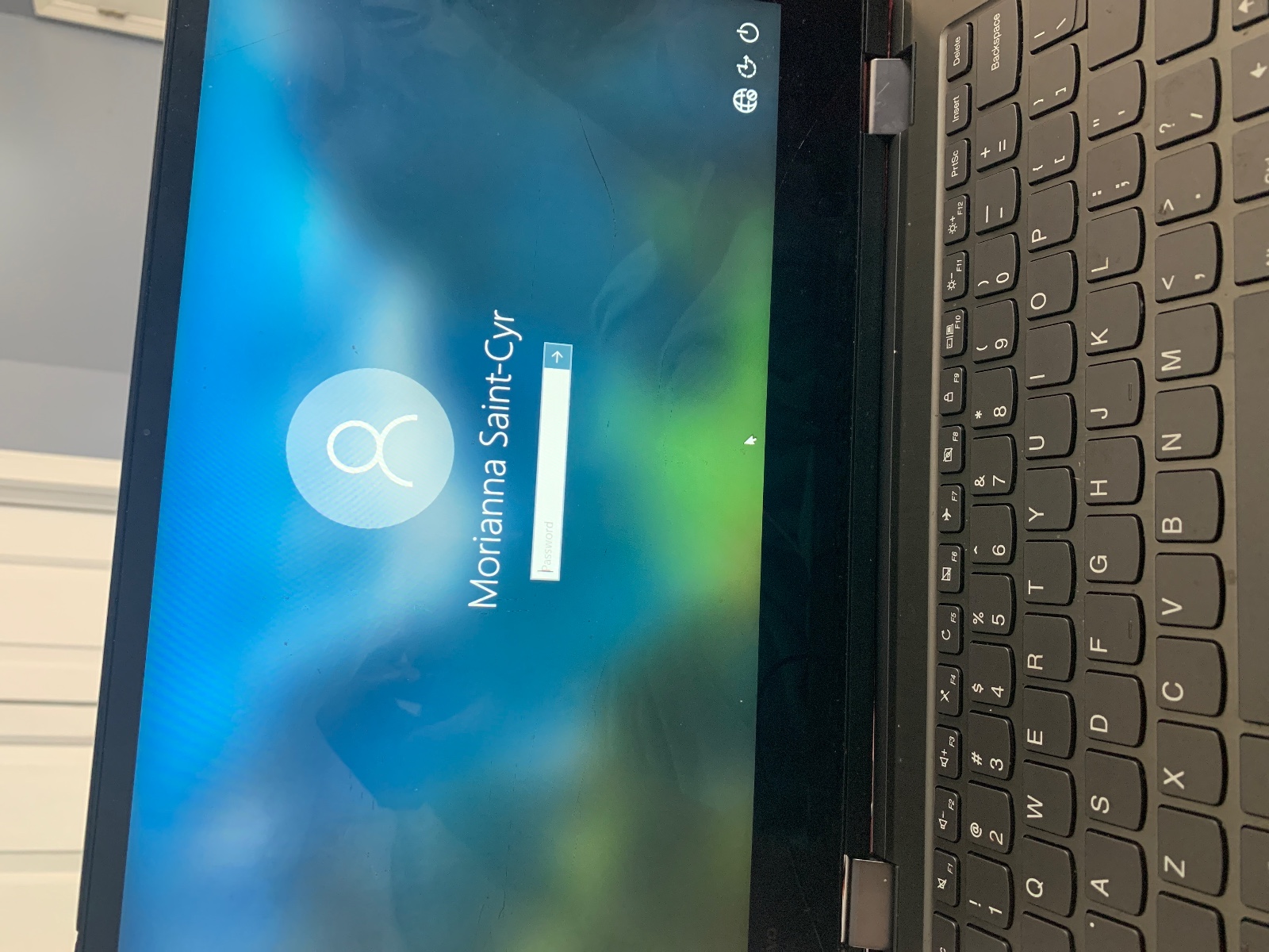 Lenovo Laptop Stuck On Login Screen