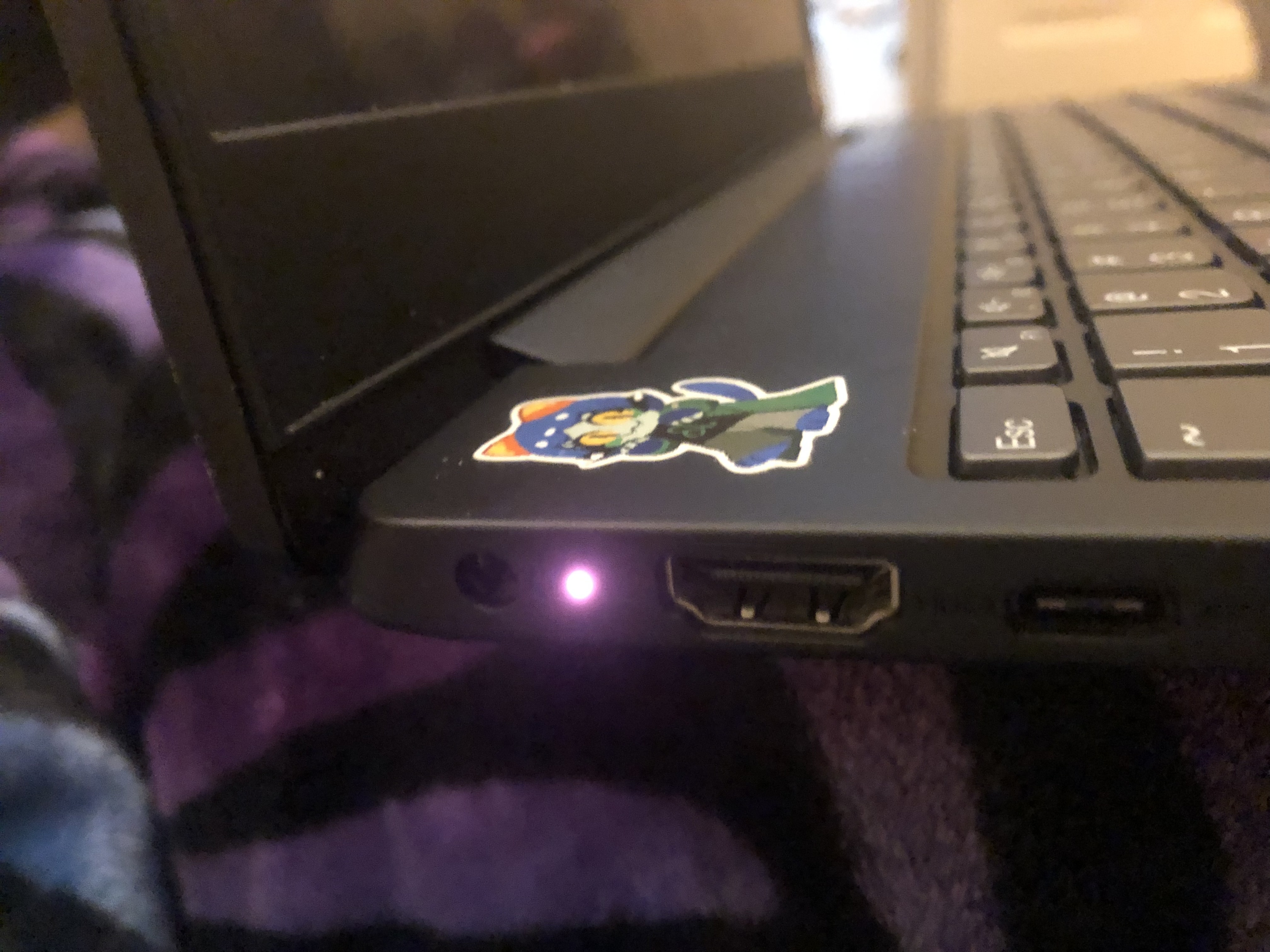 Lenovo ideapad gaming 3 power button blinking, power on but screen