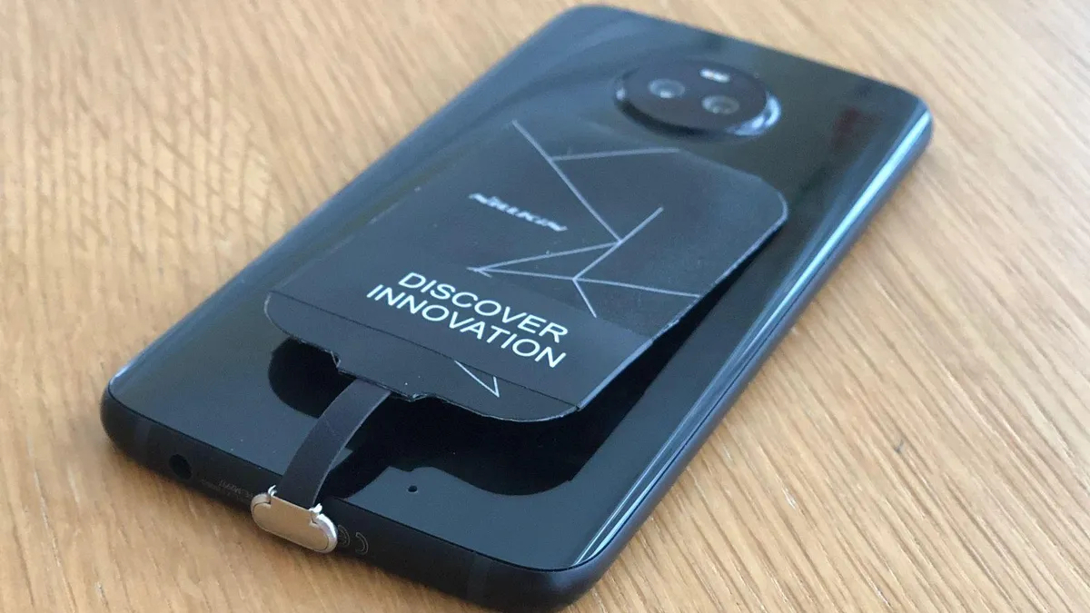 Case-and-wireless-charging-adapter - English Motorola - MOTO COMMUNITY